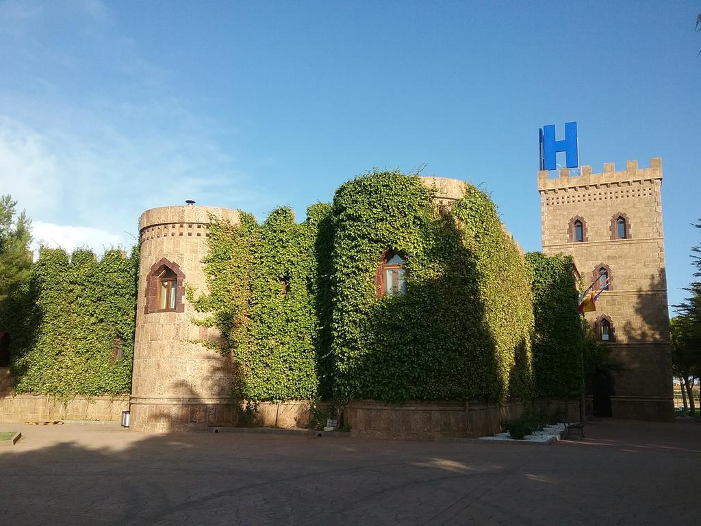 Hotel Vinedos Y Bodegas El Castillo Villarrobledo Exterior foto