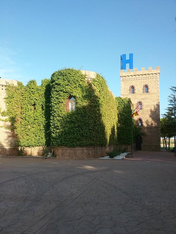 Hotel Vinedos Y Bodegas El Castillo Villarrobledo Exterior foto