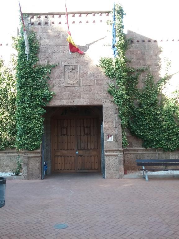 Hotel Vinedos Y Bodegas El Castillo Villarrobledo Exterior foto